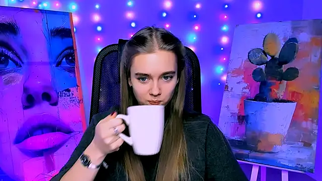 Snapshot of JuneWoods chatting on 13, 2, 2026 JuneWoods online show from 13, 2, 2026