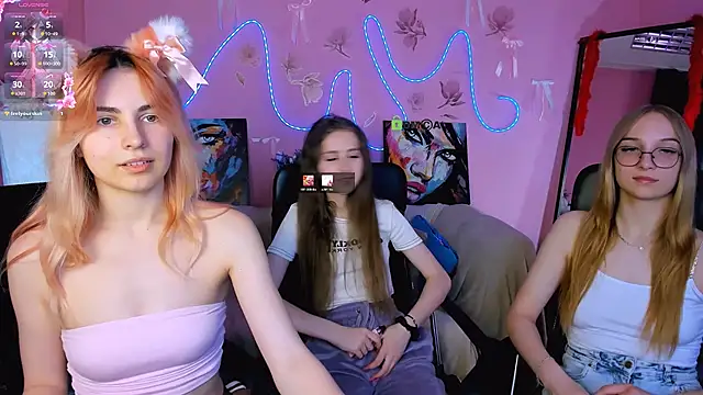 Snapshot of rebecca_smile chatting on 15, 6, 2026 rebecca smile online show from 15, 6, 2026