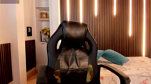 Violet Anders online show from 22, 10, 2025