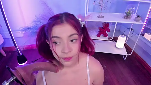 Snapshot of KathiaSaenz_ chatting on 10, 10, 2025 KathiaSaenz online show from 10, 10, 2025