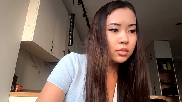 Ur neighbor Kira online show from 25, 10, 2025