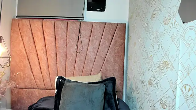 Issa Milf   online show from 15, 11, 2025