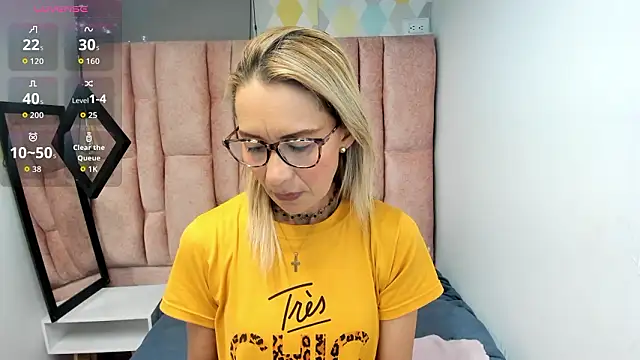 Issa Milf   online show from 13, 2, 2026