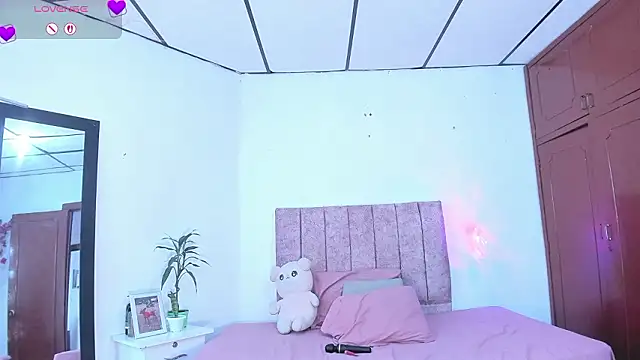 Mila 1wood online show from 10, 3, 2026