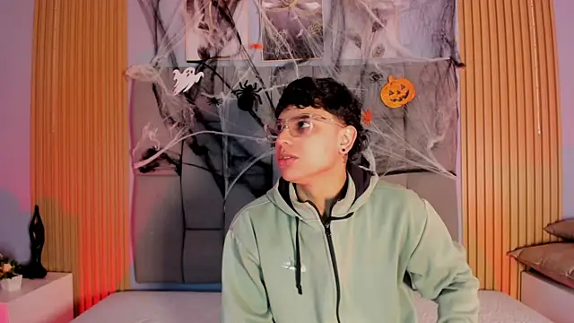 Kandyfrees  online show from 28, 10, 2025