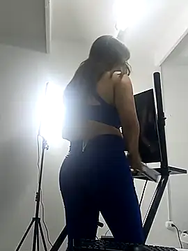 chloe  Jones  online show from 12, 11, 2025