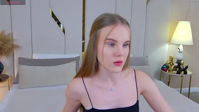 Lili Lohan online show from 10, 11, 2025