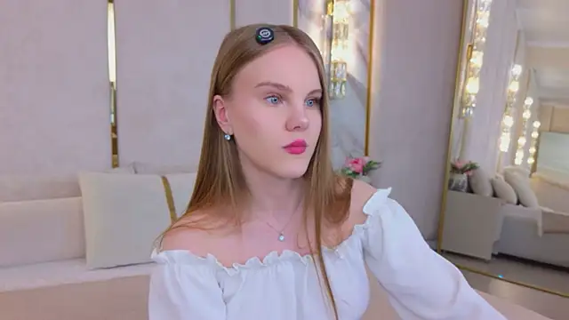 Lili Lohan online show from 21, 6, 2026