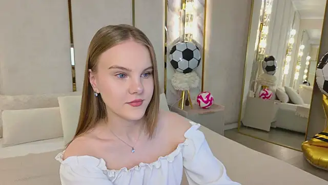 Lili Lohan online show from 1, 7, 2026