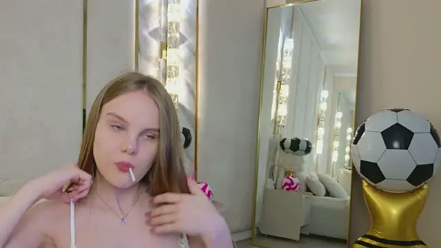 Lili Lohan online show from 2, 7, 2026