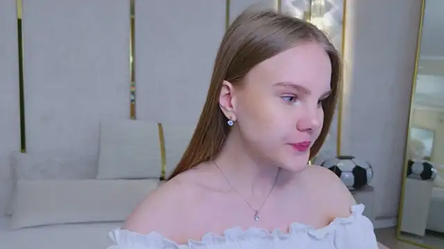 Lili Lohan online show from 8, 7, 2026