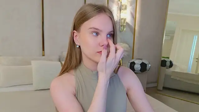 Lili Lohan online show from 16, 7, 2026