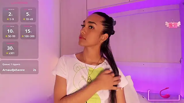 AnahiCollins online show from 4, 11, 2025