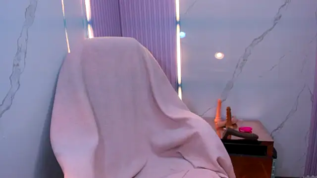 Mila Leon online show from 3, 6, 2026