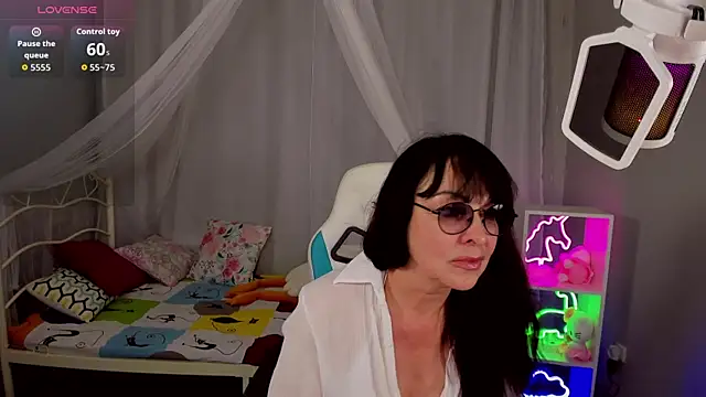 Snapshot of LindaRomero chatting on 28, 9, 2025 LindaRomero online show from 28, 9, 2025