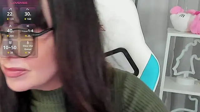 Snapshot of LindaRomero chatting on 4, 10, 2025 LindaRomero online show from 4, 10, 2025