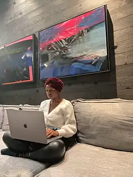 tia   fox online show from 8, 11, 2025