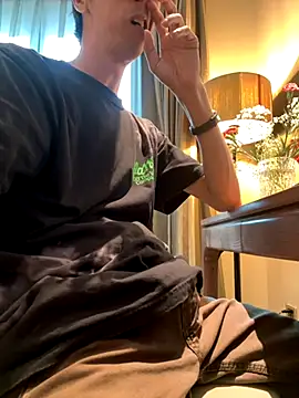 Snapshot of HenryLee1983-cums chatting on 7, 10, 2025 HenryLee1983-cums online show from 7, 10, 2025