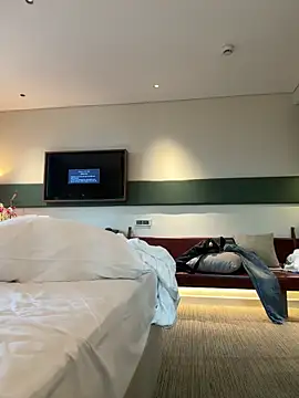 Snapshot of HenryLee1983-cums chatting on 8, 10, 2025 HenryLee1983-cums online show from 8, 10, 2025