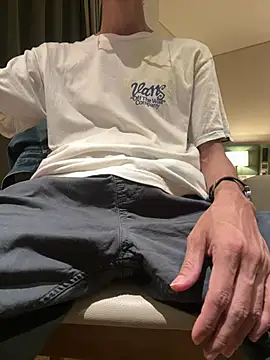 HenryLee1983-cums online show from 20, 5, 2026