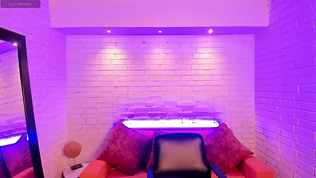 VenusCooper online show from 4, 11, 2025