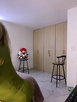 Zoe riivas online show from 15, 10, 2025