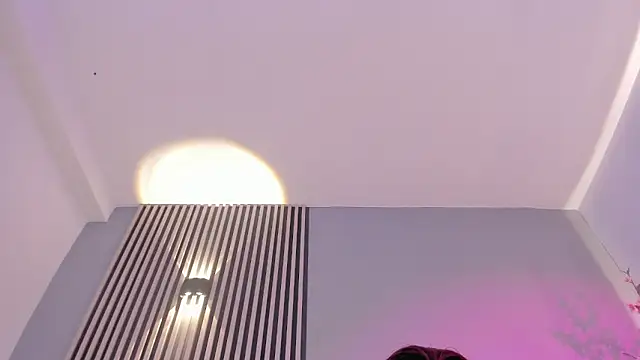 Xiomara Stwart online show from 18, 12, 2025