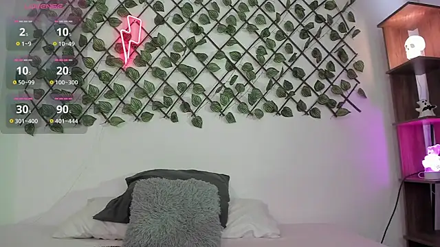 Snapshot of Shinny_Crystal chatting on 30, 10, 2025 Shinny Crystal online show from 30, 10, 2025