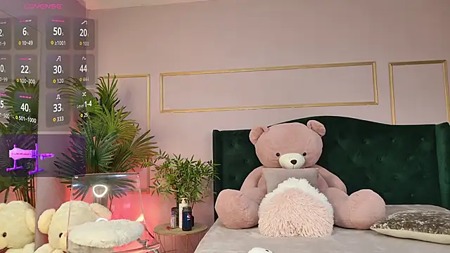 KirraWhite online show from 2, 4, 2026