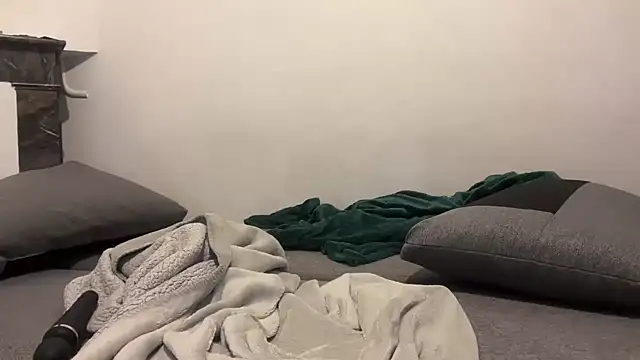 nanaisbackk online show from 8, 3, 2026