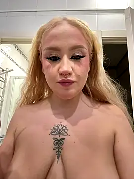 Snapshot of RollDolls chatting on 26, 10, 2025 RollDolls online show from 26, 10, 2025