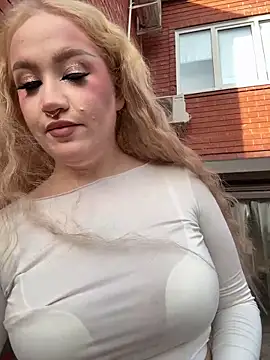 Snapshot of RollDolls chatting on 27, 10, 2025 RollDolls online show from 27, 10, 2025