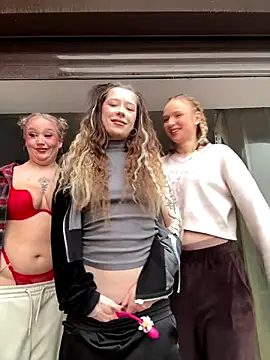 Snapshot of RollDolls chatting on 20, 11, 2025 RollDolls online show from 20, 11, 2025