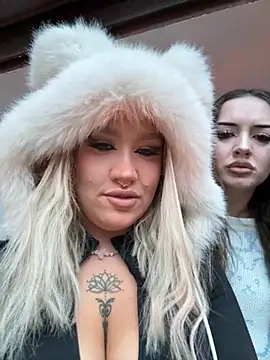 Snapshot of RollDolls chatting on 19, 12, 2025 RollDolls online show from 19, 12, 2025