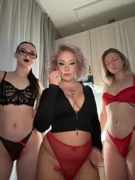 Snapshot of RollDolls chatting on 21, 12, 2025 RollDolls online show from 21, 12, 2025