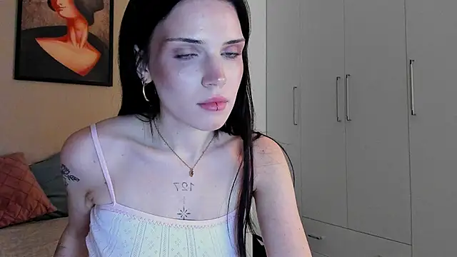 Snapshot of LuminaryLuxe chatting on 12, 10, 2025 LuminaryLuxe online show from 12, 10, 2025