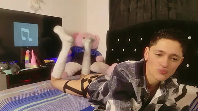 Tyler cat online show from 6, 10, 2025