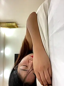 Snapshot of Noen_22 chatting on 8, 10, 2025 Noen 22 online show from 8, 10, 2025