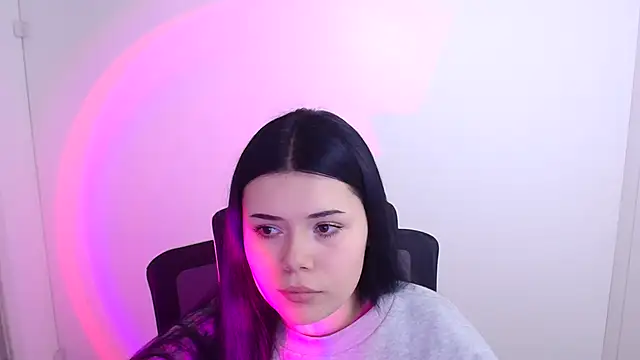 Mona Esty online show from 9, 10, 2025