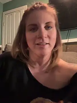 Snapshot of thejigglejoint chatting on 4, 11, 2025 thejigglejoint online show from 4, 11, 2025