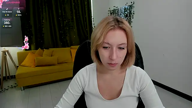 Snapshot of Emma_Garcias chatting on 17, 10, 2025 Emma Garcias online show from 17, 10, 2025