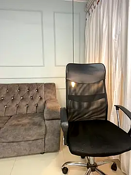 Rose monroee online show from 17, 11, 2025