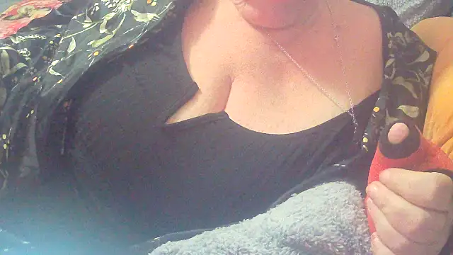 Snapshot of Playful_MILF_Demi chatting on 22, 10, 2025 Playful MILF Demi online show from 22, 10, 2025