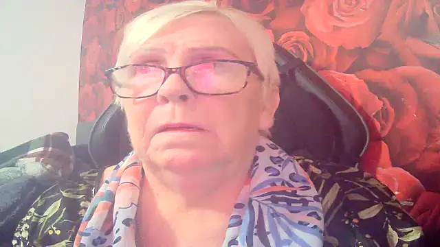 Snapshot of Playful_MILF_Demi chatting on 26, 2, 2026 Playful MILF Demi online show from 26, 2, 2026