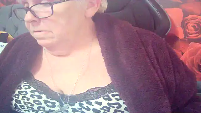 Snapshot of Playful_MILF_Demi chatting on 27, 2, 2026 Playful MILF Demi online show from 27, 2, 2026