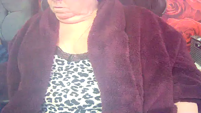 Snapshot of Playful_MILF_Demi chatting on 1, 3, 2026 Playful MILF Demi online show from 1, 3, 2026