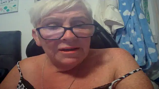 Snapshot of Playful_MILF_Demi chatting on 5, 7, 2026 Playful MILF Demi online show from 5, 7, 2026