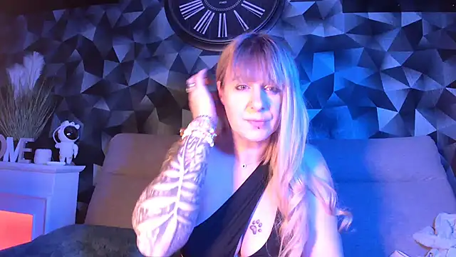 Delichieuse5 online show from 17, 2, 2025