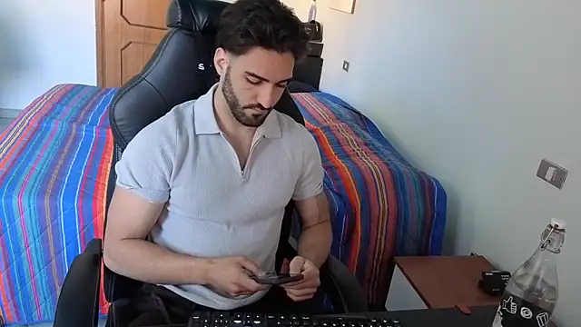 Al3xox02 online show from 11, 4, 2026