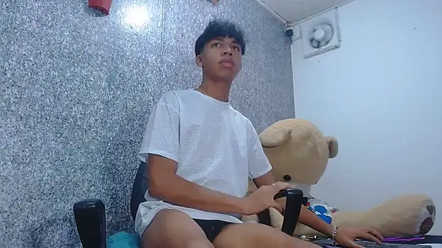 sexyboys cutex18 online show from 10, 4, 2026